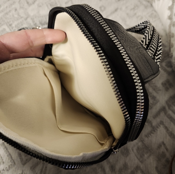 Purse, new cross body sling black and white adjustable strap. - Picture 5 of 5